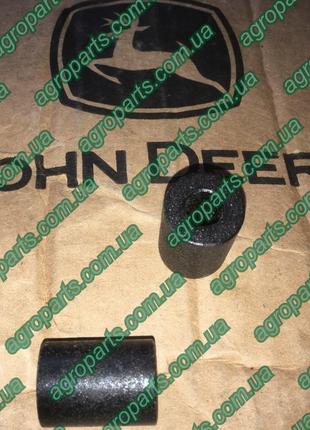 Втулка M110961 распорная John Deere SPACER, SECTOR STOP М110961