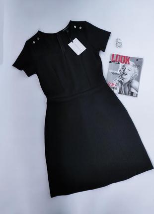 Классическое черное трикотажное платье с коротким рукавом 41 h...