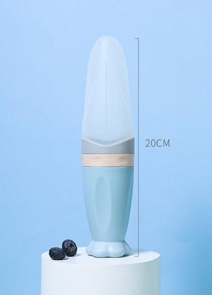 Бутылочка с ложкой силиконовая для кормления Голубой BLB09