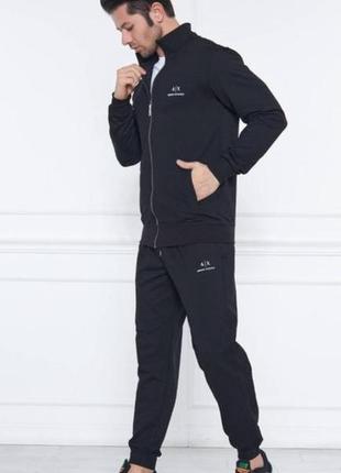 Мужской спортивный костюм черного цвета