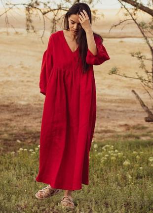 Червона сукня в стилі бохо з натурального льна