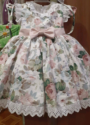Нарядное детское платье  в цветочек