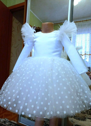 Белое нарядное платье  для девочки