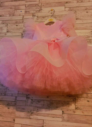 Нарядное сверкающее  розовое платье для девочки  от 1 года и боль