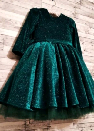 Сверкающее  зеленое  платье  для девочки