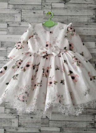 Платье в цветочек  нарядное детское