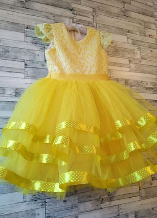 Жёлтое нарядное  платье для девочки