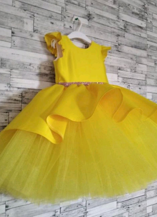 Жёлтое нарядное платье для девочки