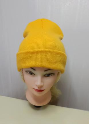 Вязаная желтая хлопковая женская шапка. базова шапка. жовта шапка