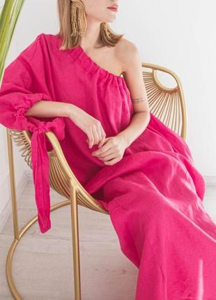 Розовое платье оверсайз на одно плечо в стиле бохо из натураль...