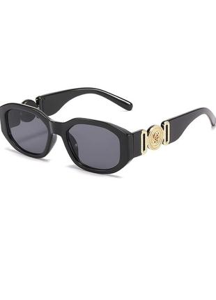 Винтажные ,солнцезащитные очки в стиле versace.