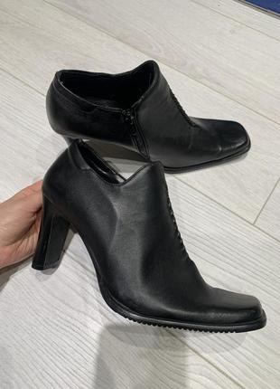 Женские черные туфли с квадратным носом на каблуке 38 размер