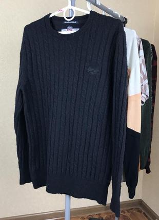 Чёрный шерстяной  свитер в вязку косичка с лого superdry