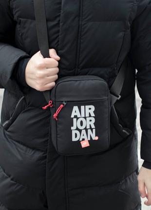 Молодіжна міська сумка Nike Air Jordan через плече чорна ткани...