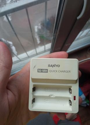 Зарядное Устройство Sanyo Ni-MH батареек NC-TDR02