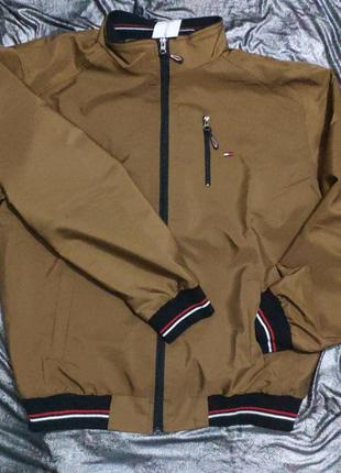 Продам чоловічу вітровку Tomy Hilfiger.