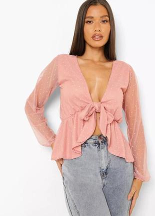 Блуза -топ на завязке спереди в горошек boohoo розовая