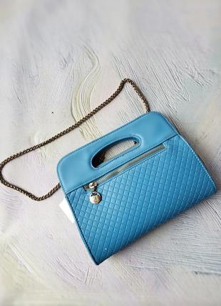 Стильная сумка голубого цвета
