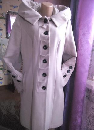 Утепленное красивое пальто с капюшоном 48-50р