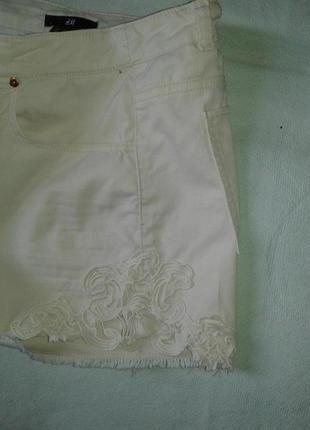 H&m белые короткие джинсовые шорты с кружевом 48-50р