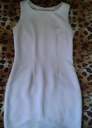 Силуэтное белое платье без рукавов 46-48р