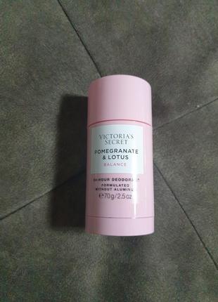 Natural beauty deodorant від victoria secret.