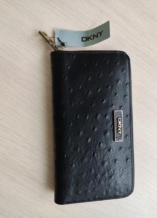 Кожаный кошелек от американского бренда dkny