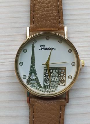 Часы наручные женские стильные Париж, светло-коричневый ремешок.