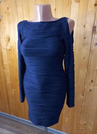 Темно-синее приталенное платье
