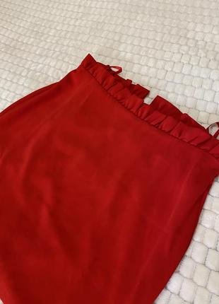 Стильная красная юбка
