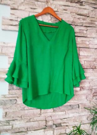 Стильная блуза-жатка, трендового зеленого цвета