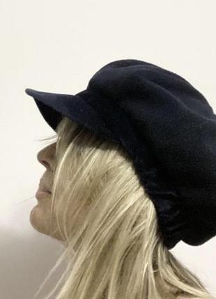 Стильная женская бархатная кепка (италия) в отличном состоянии