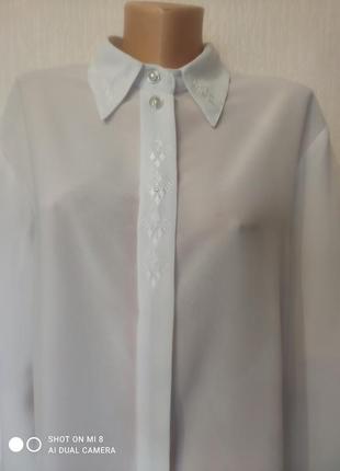 Белая блузка блуза рубашка с вышивкой.