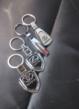 Брелки для автомобільних ключів.