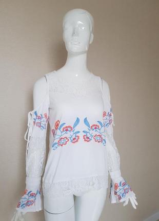 Стильная блуза с вышивкой select