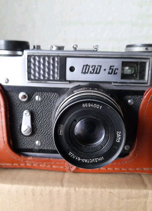 Продам советский фотоаппарат ФЭД-5с с чехлом.