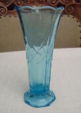 Антикварная ваза цветное голубое стекло 1930 годов