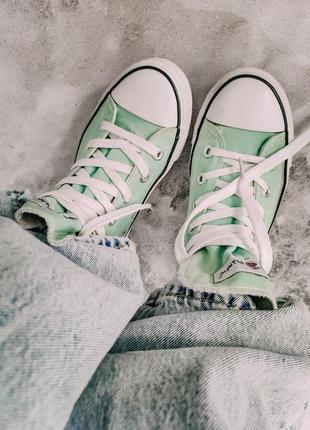 Высокие мятные кеды в стиле converse