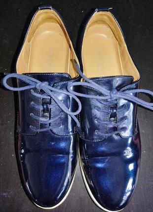 Лаковые синие туфли, кроссовки на шнурке стелька 26.5 см