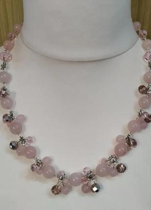 Ожерелье из розового кварца и хрусталя