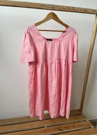 Розовое платье на короткий рукав оверсайз подойдет для беременных