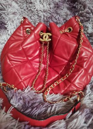 Chanel красная стеганная сумка баул на затяжке