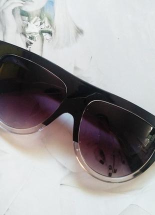 Солнцезащитные очки черный с градиентом