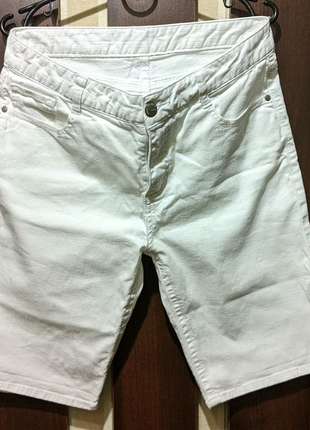 Белые джинсовые шорты Yessica унисекс в отличном состоянии.