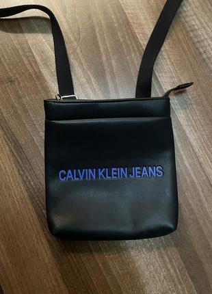 Невеличка сума calvin klein jeans