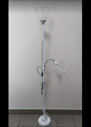 Торшер у стилі лофт із незалежним керуванням лампами