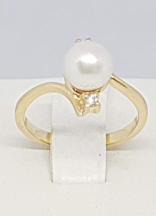 Золотое кольцо с бриллиантами и жемчугом. Артикул 3022230 17