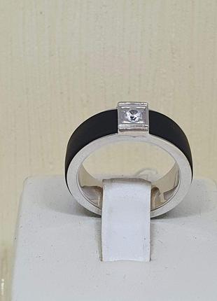 Золотое кольцо с каучуком и фианитом. Артикул 900628В 17