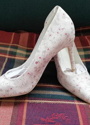 Нежные женственный туфли 36 р в цветочный принт