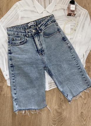 Бермуды женские светлые, джинсовые шорты, есть дефект фабричный